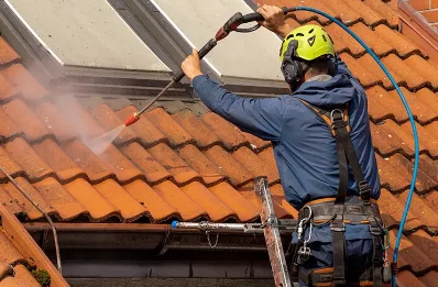 Démoussage et hydrofuge de toiture à Caussols